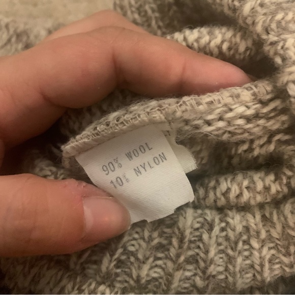 Vintage LL BEAN Wool Fair Isle Sweater Light Beige Blue and Red Size Large - Picture 3 of 7